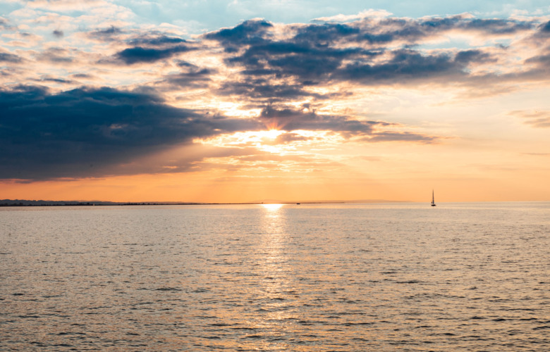 bodensee-sonnenuntergang-sommer-segelboot.jpg