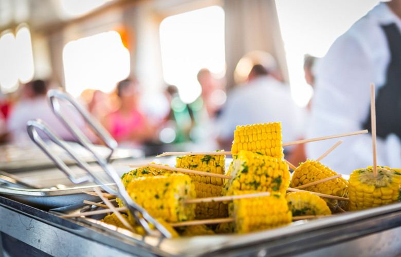 eventfahrt-bodensee-buffet-maiskolben.jpg