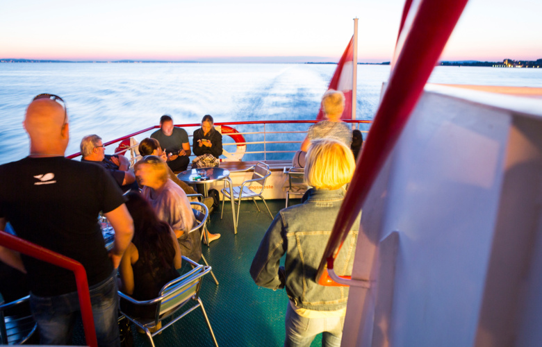 bodensee-schiff-gaeste-deck-daemmerung.jpg