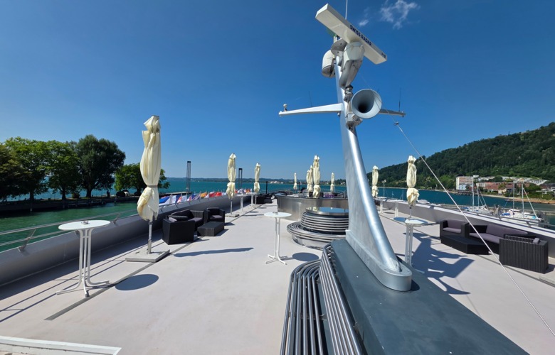 sonnendeck-eventschiff-bodensee-sommer.jpg