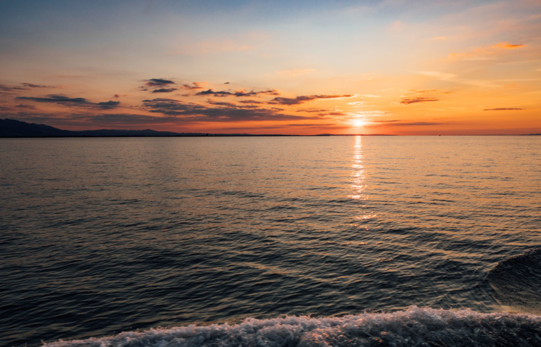 bodensee-sonnenuntergang-kielwasser.jpg