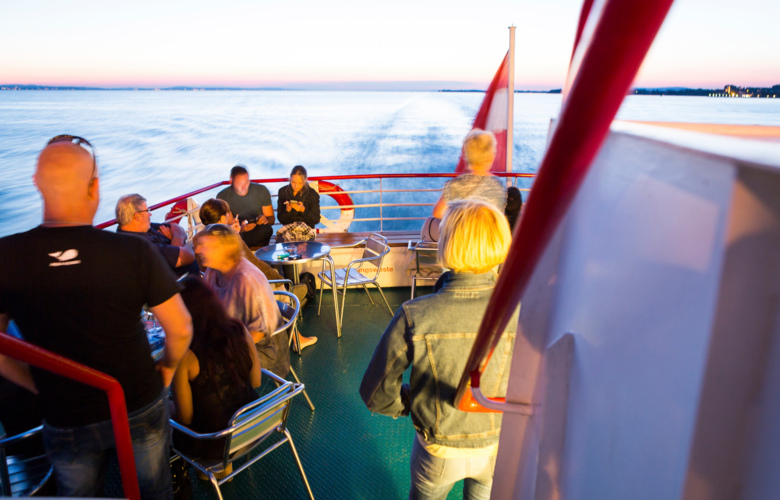 bodensee-schiff-gaeste-deck-daemmerung.jpg
