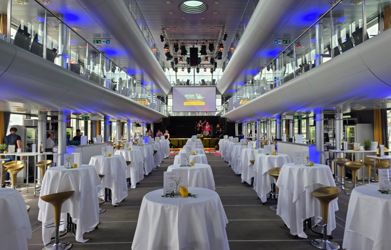 kundenevent-eventschiff-bodensee-rundtische.jpg